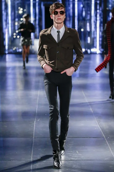 Look 44
